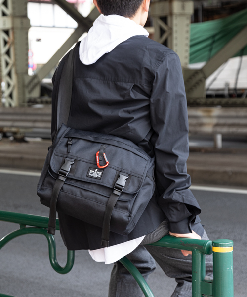 TRUCKS GARAGE MESSENGER BAG /メッセンジャーバック